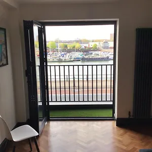 duplex-apartment-harbour-view.cardiffhotelswales.com/